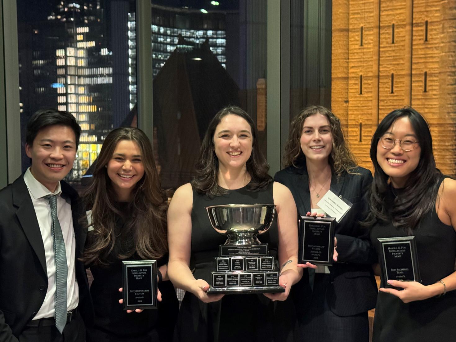 This year’s uOttawa Fox team comprised captain Melissa Dupuis-Crane, Samantha Moreau and Emily Chu for the appellant, and Ronald Cheung and Madison Venugopal for the respondent